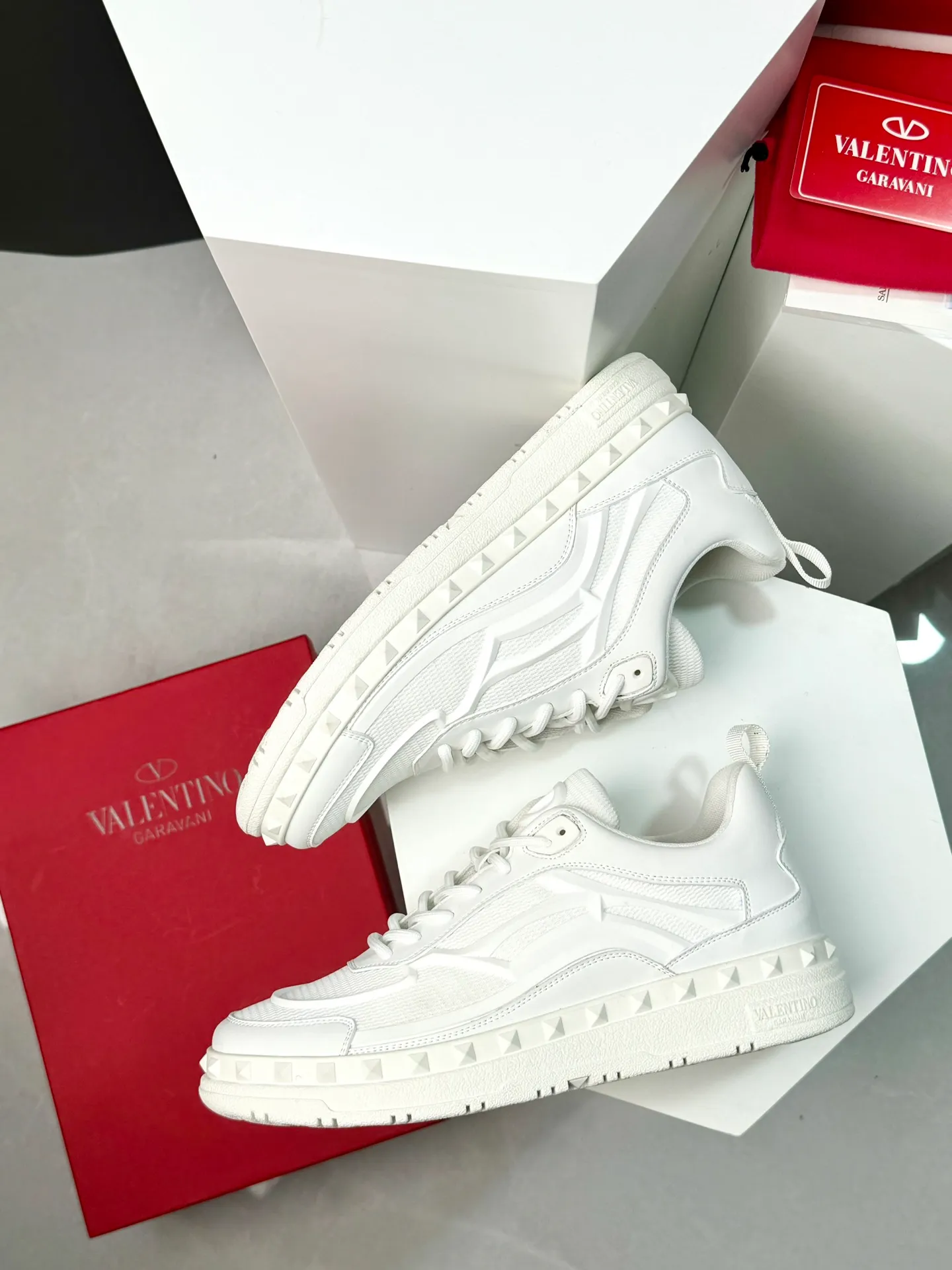 Men's shoes 💰440 Valentino "VALENTINO" hot sale ❤️ Counters ship at the same time 1:1 👏 Imported cowhide + mesh lining 🐂 Couple's casual fashion sneakers, exquisite workmanship, original original outsole 38-44 (45 customized, non-refundable)